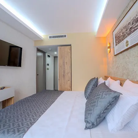 Oezer Palace ホテル 4*