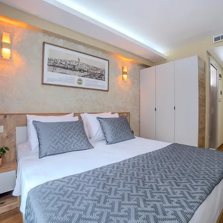 מלון Oezer Palace 4*