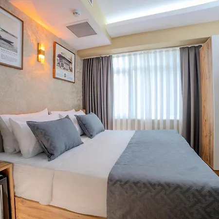 מלון Oezer Palace 4*