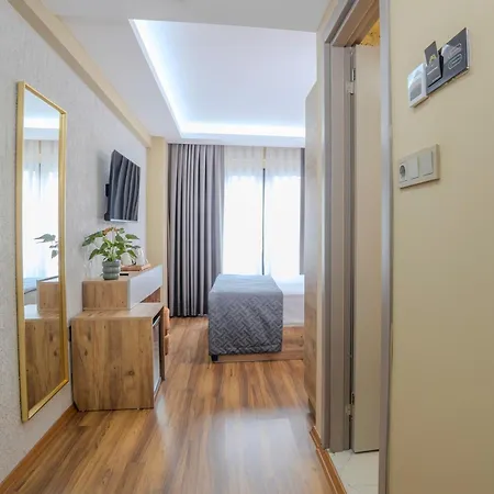 Oezer Palace Hotell 4*